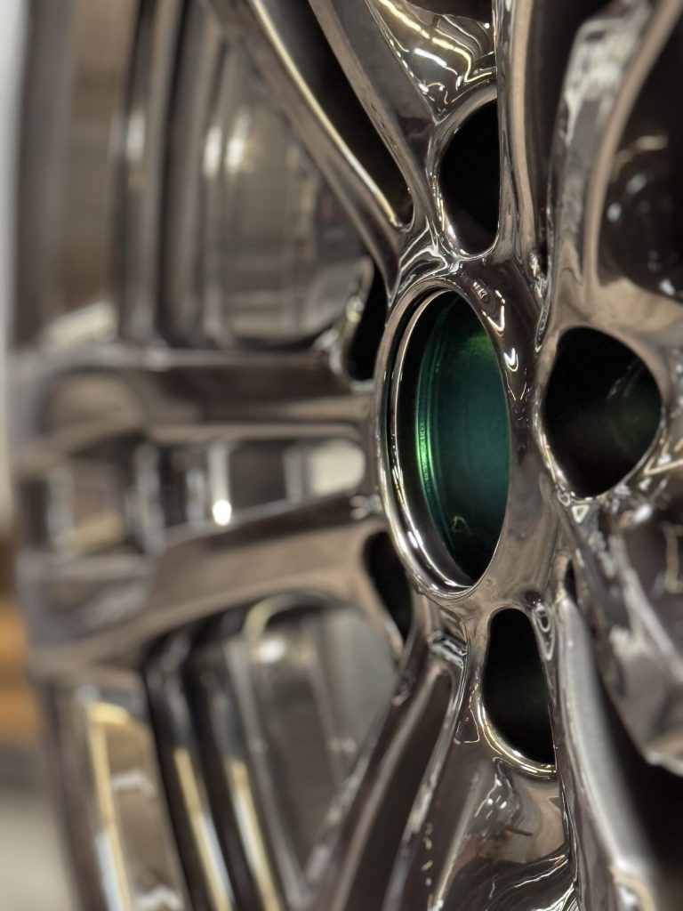 High-gloss polished aluminium rims